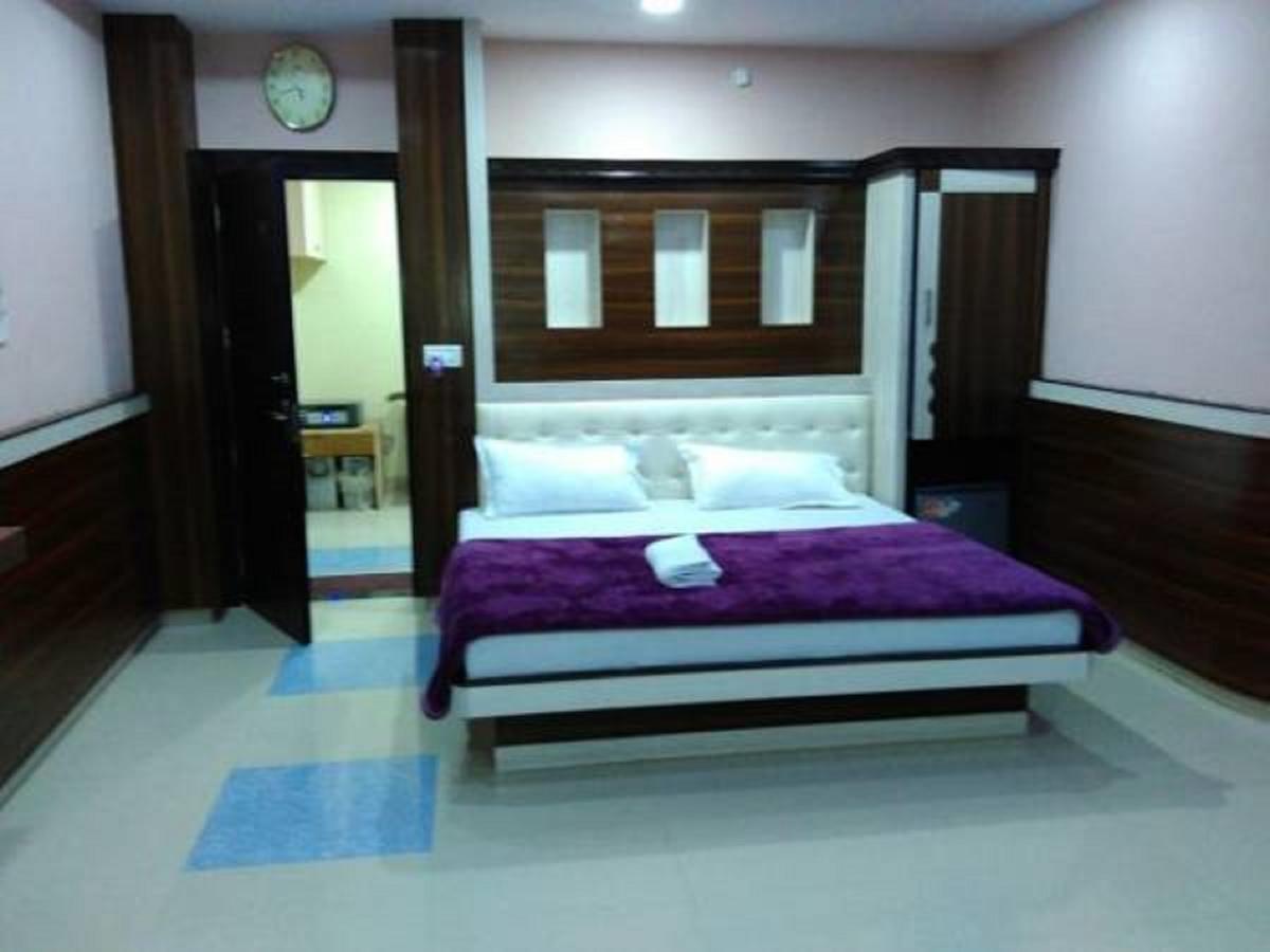 Hotel Blue Star Datia Kültér fotó