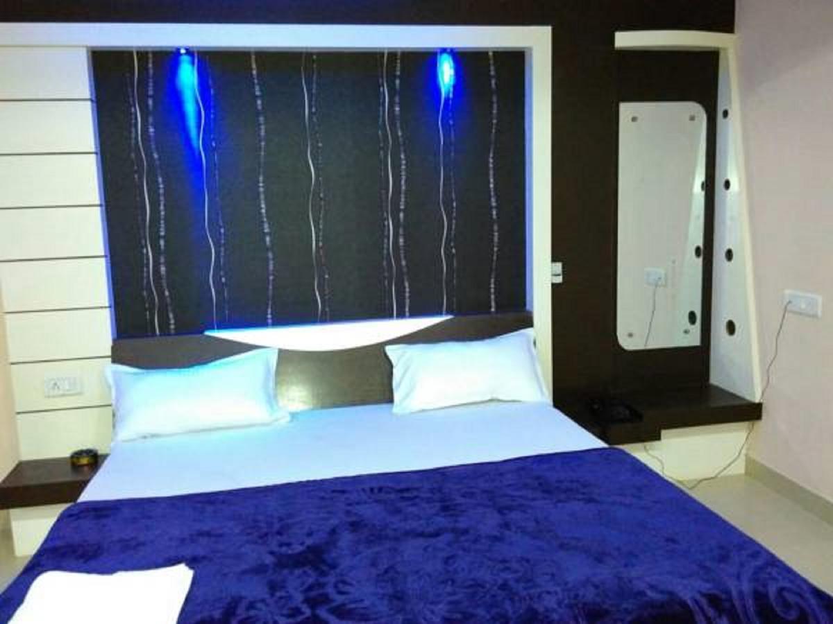 Hotel Blue Star Datia Kültér fotó